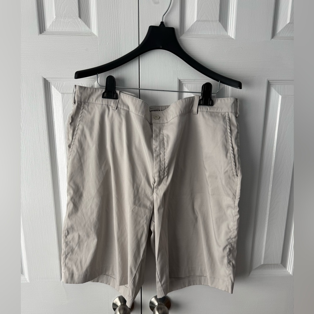 Nike Golf Khaki Golf Shorts 40 | Sporty | Athleisure | Embroidery Logo